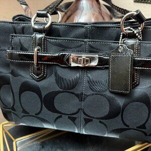 Classic Coach Shoulder Bag